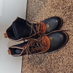 Lands end size 9 boots